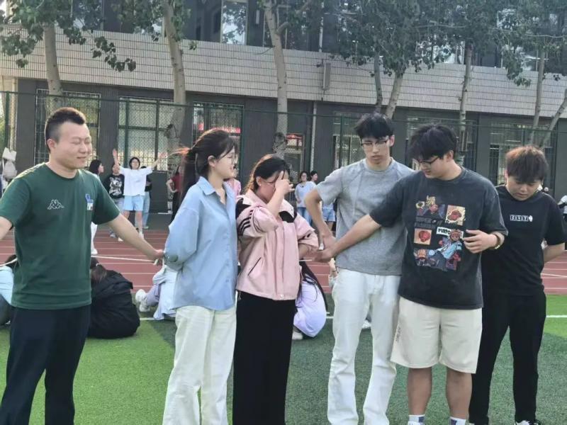 信息传媒学院举办“心灵赋能，携手同行”心理健康素质拓展活动